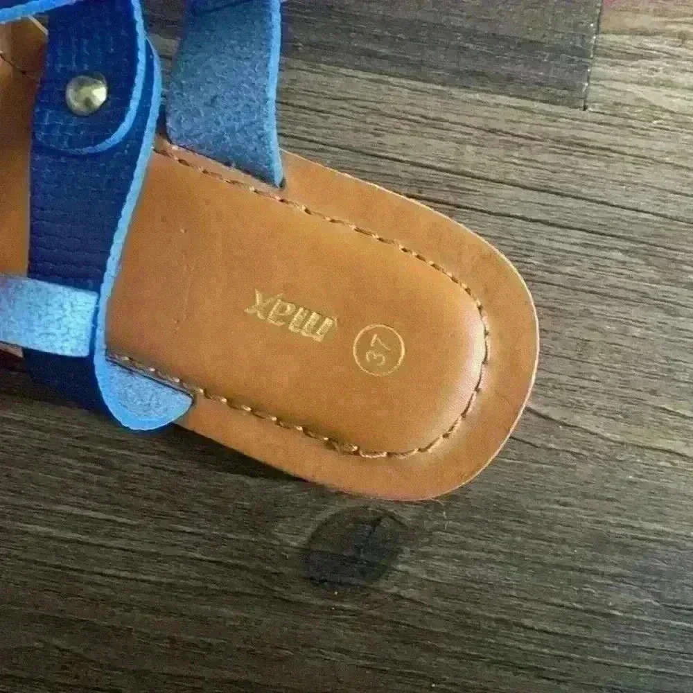 Sandals - Picture 3 of 3